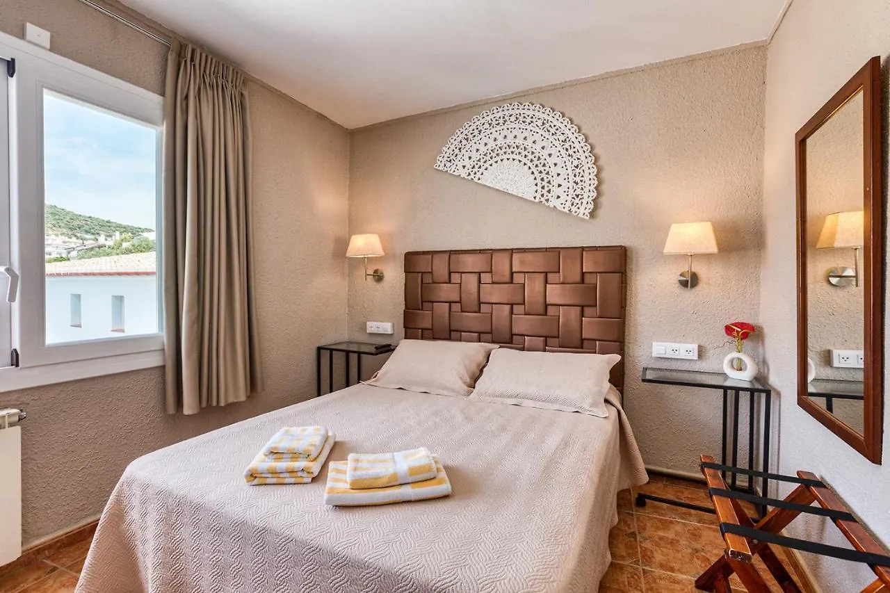 La Fonda Guest House Cadaques 2*,